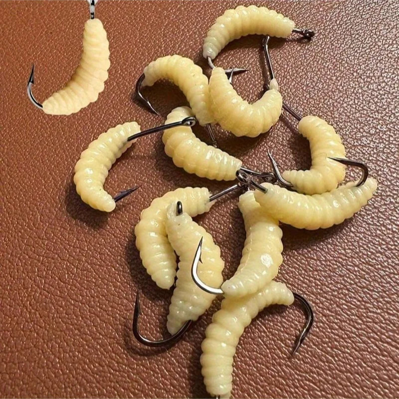 Rubber Worm Lure Set (with Hooks) – Ideal for freshwater fishing, this set is suitable for a variety of fish species