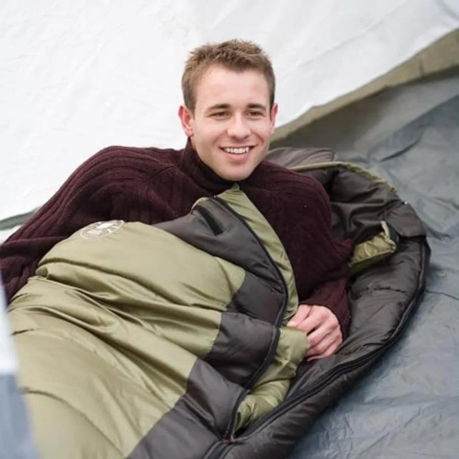 North Rim 0F Sleeping Bag for cold-weather camping: mummy-style sack in durable nylon, black color, featuring no-snag zipper an