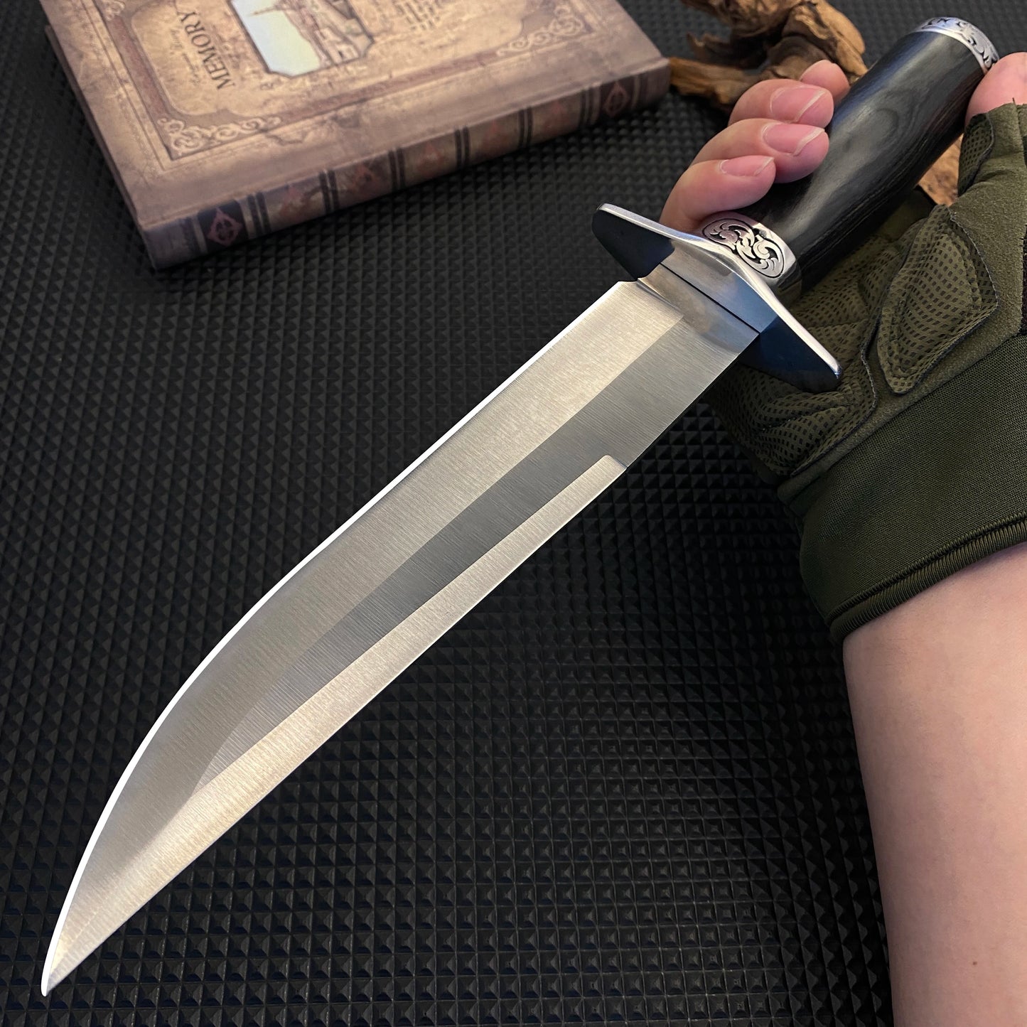 Durable stainless steel fixed knife, practical knife for outdoor hunting and camping, safe finger guard and comfortable handle