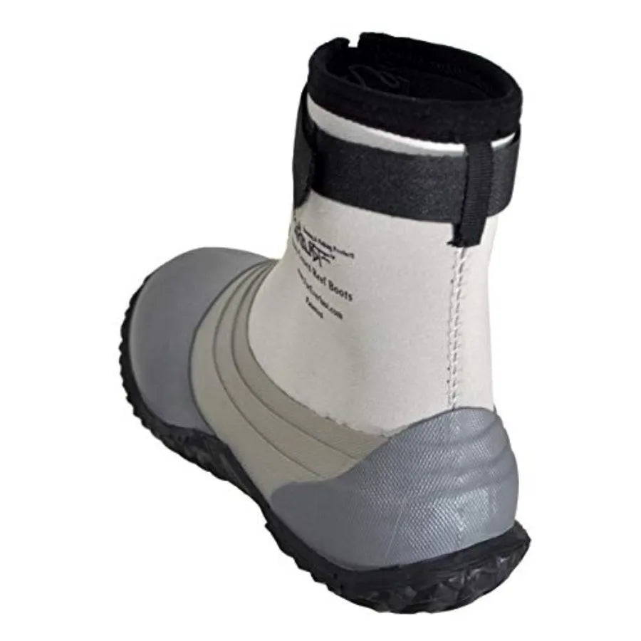 Wading fishing boots for reef use, vulcanized rubber sole, lightweight and waterproof, unisex adult size, black
