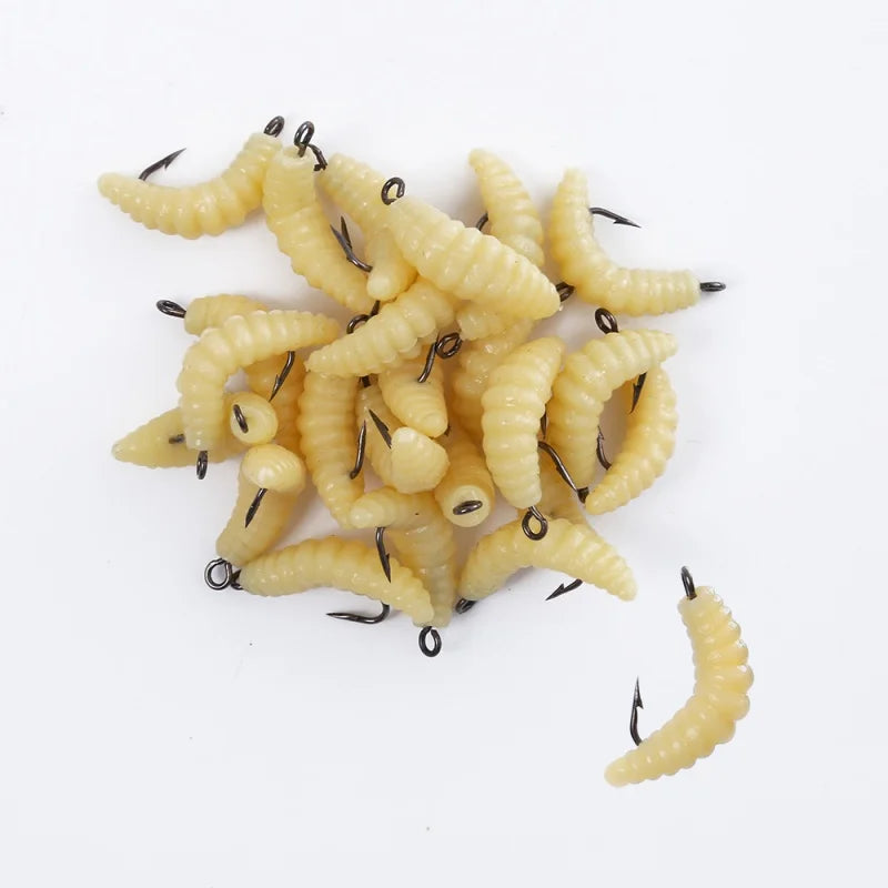 Rubber Worm Lure Set (with Hooks) – Ideal for freshwater fishing, this set is suitable for a variety of fish species