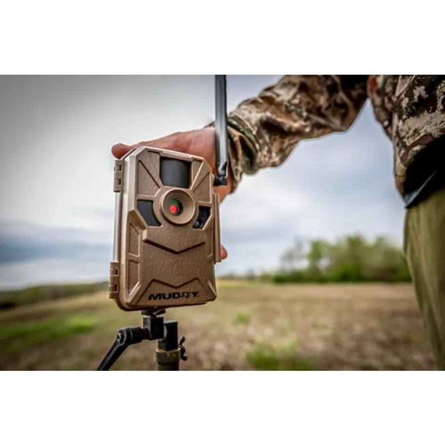 Cellular Trail Camera for wildlife monitoring, 16 MP resolution, black housing, ultra-fast 0.2s trigger speed and 120ft night v