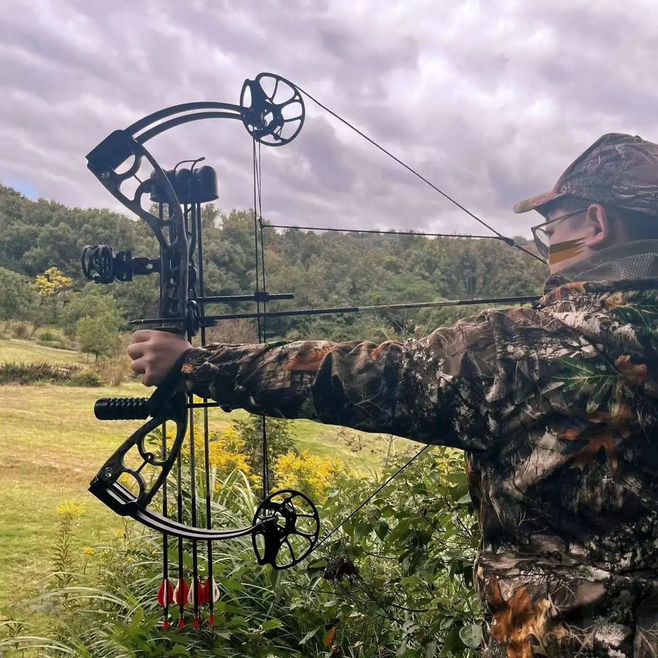 Archery Compounnd Bow Set Fully Adjustable for Adults and Teens,25.4\\"-32\\" Draw Length,30-70LBS Draw Weight,Up to 320 FPS,Lim